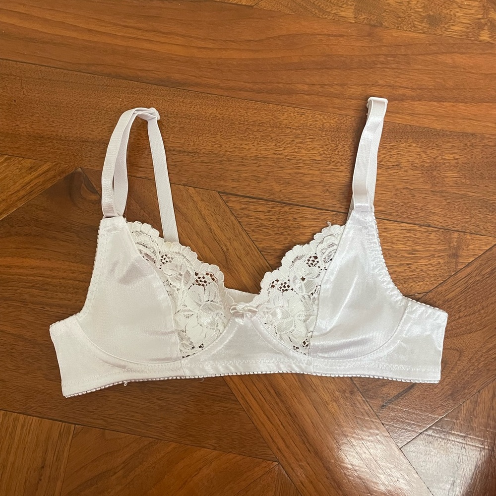White lace bralette